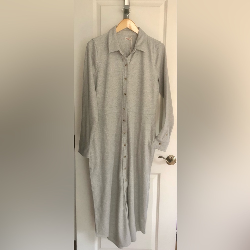 Faherty Legend Sweater Long Dress in Light Heather Grey, size Large